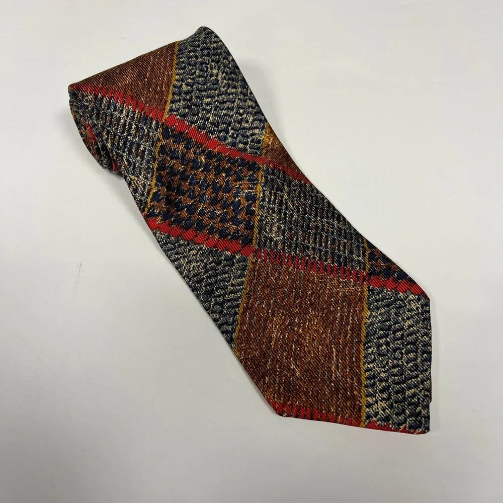 Hugo Boss Silk Necktie Plaid Pattern‎ Designer Made in Italy